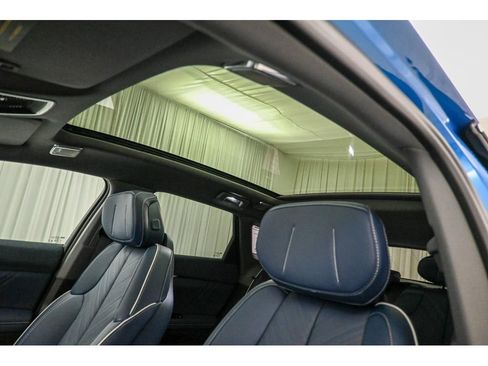 New 2026 Cadillac Optiq Luxury 2 image 22