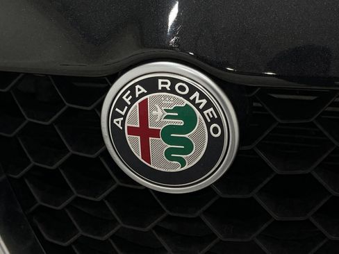 Used 2022 Alfa Romeo Giulia Ti AWD/4WD image 38