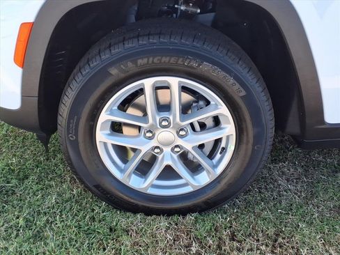 New 2025 Jeep Grand Cherokee Laredo X w/ Luxury Tech Group I image 13