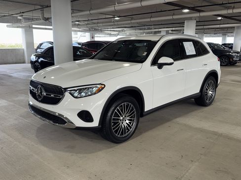Used 2026 Mercedes-Benz GLC 300 image 4
