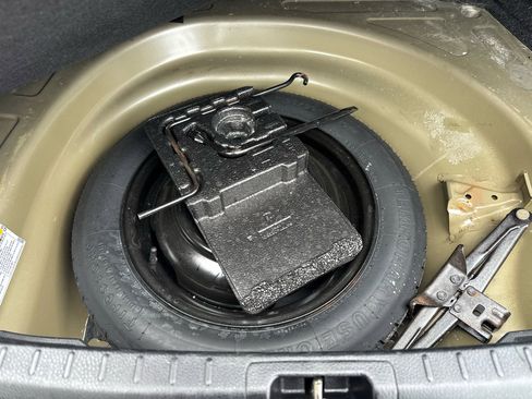 Used 2018 Toyota Corolla LE image 24