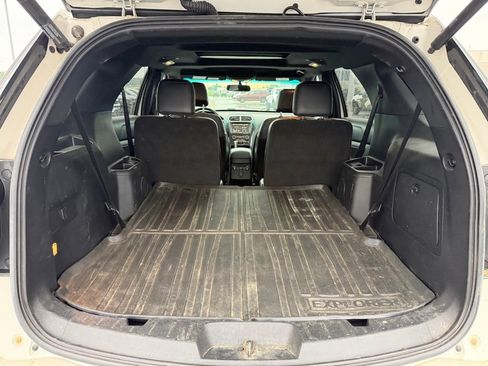 Used 2016 Ford Explorer XLT w/ Equipment Group 202A AWD/4WD image 13