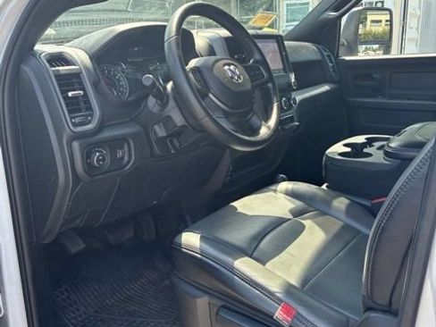 Used 2024 RAM 2500 Tradesman w/ Chrome Appearance Group AWD/4WD image 9
