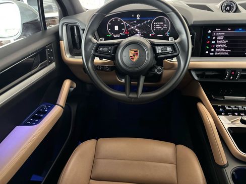 Used 2025 Porsche Cayenne w/ Premium Package Plus AWD/4WD image 11