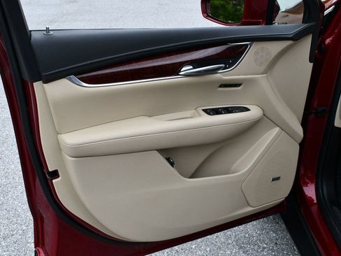 Used 2019 Cadillac XT5 Luxury FWD image 44