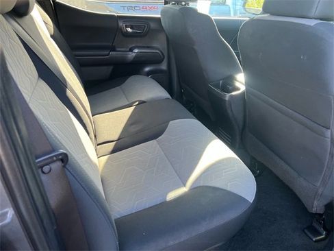 Certified 2022 Toyota Tacoma TRD Off-Road image 24