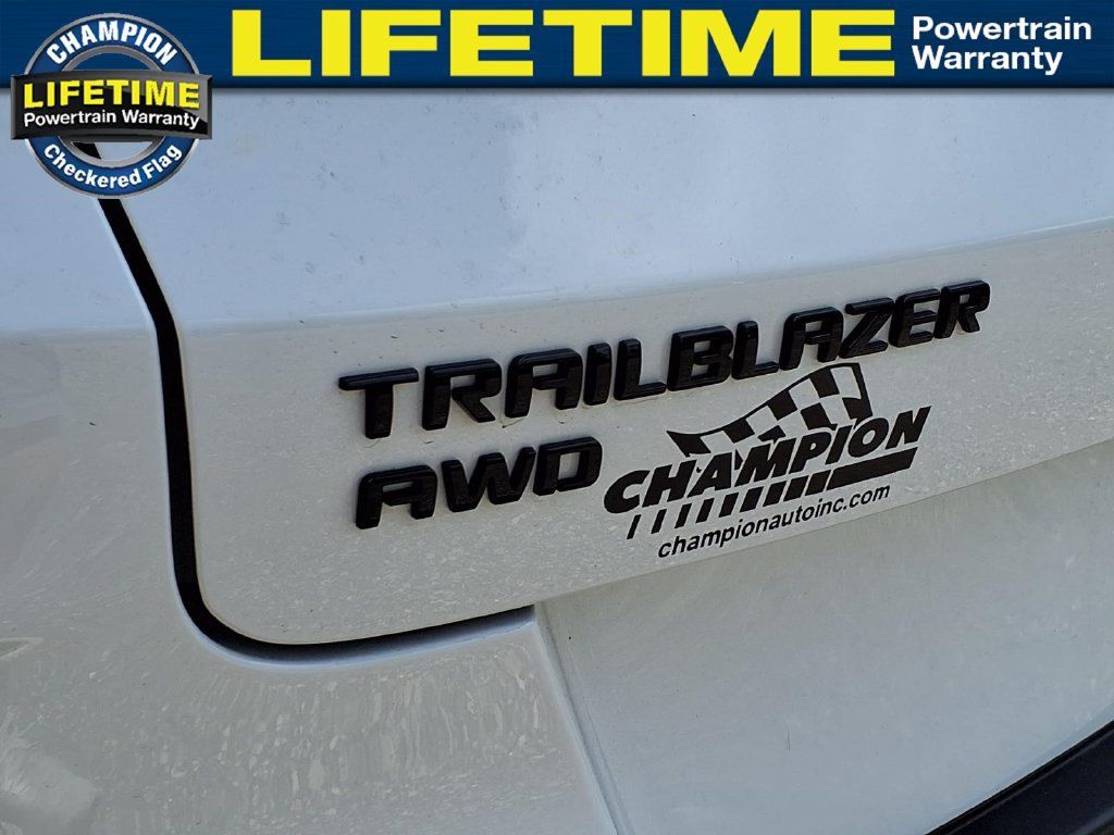 Used 2023 Chevrolet TrailBlazer RS AWD/4WD image 10