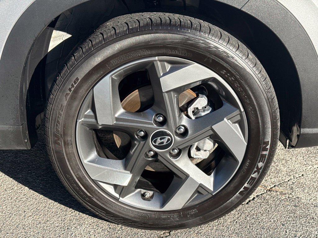 Used 2025 Hyundai Venue SEL FWD image 11