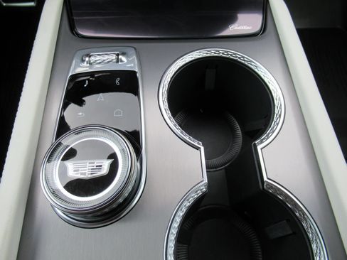New 2027 Cadillac Vistiq Sport AWD/4WD image 30