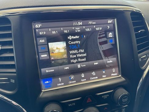 Used 2018 Jeep Grand Cherokee Altitude AWD/4WD image 23