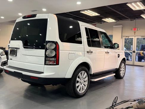 Used 2016 Land Rover LR4 image 3