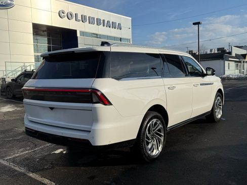 Used 2025 Lincoln Navigator L Reserve image 16