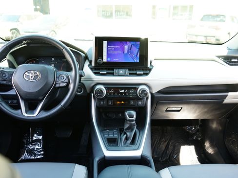 Used 2023 Toyota RAV4 XLE Premium image 29