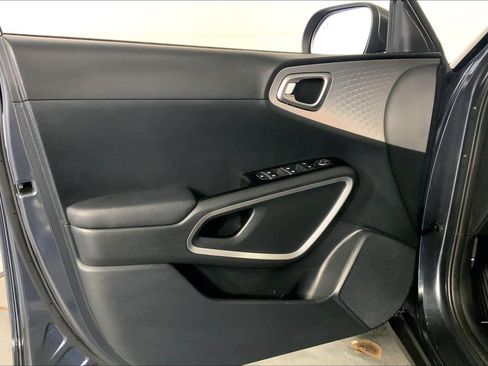 Certified 2025 Kia Soul LX image 24