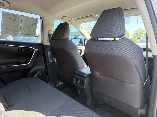 Used 2022 Toyota RAV4 LE FWD image 16