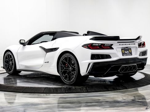 Used 2026 Chevrolet Corvette ZR1 w/ Stealth Interior Trim Package RWD image 12