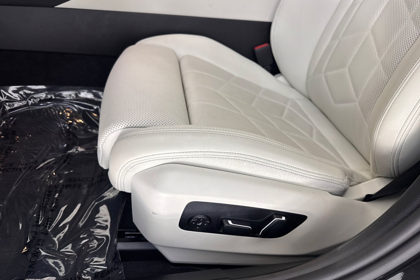 Used 2026 BMW 530i w/ Premium Package RWD image 14