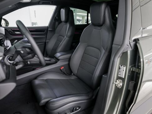 New 2025 Porsche Macan Electric image 5