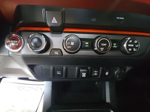 Used 2019 Toyota Tacoma TRD Off-Road AWD/4WD image 17