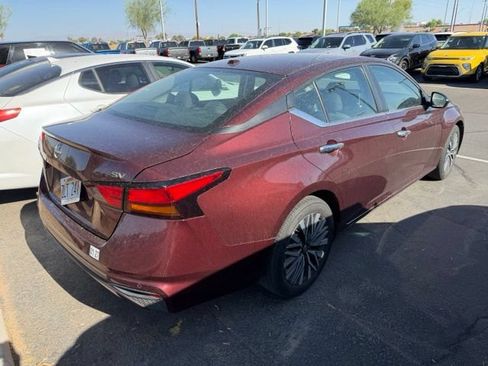 Used 2024 Nissan Altima 2.5 SV FWD image 2