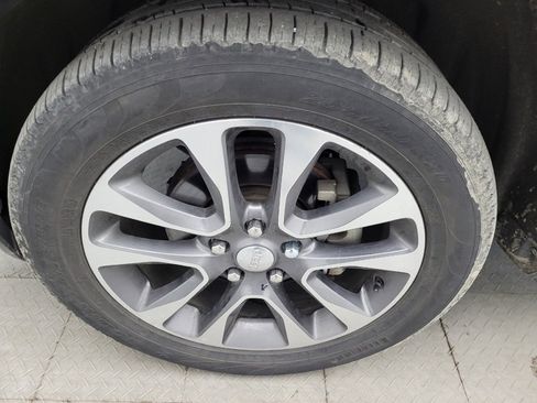 Used 2018 Jeep Grand Cherokee Limited image 31