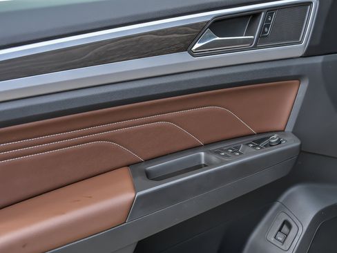 Used 2023 Volkswagen Atlas SE w/ Panoramic Sunroof Package AWD/4WD image 25