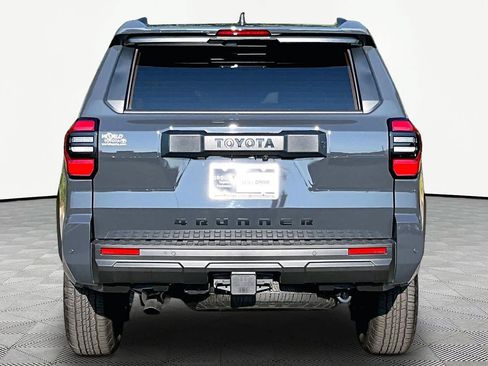 Used 2025 Toyota 4Runner TRD Off-Road Premium AWD/4WD image 5