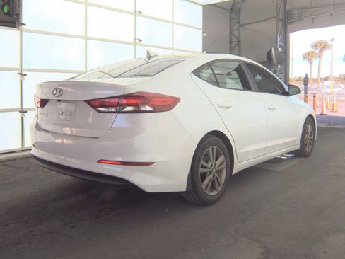 Used 2018 Hyundai Elantra SEL image 3