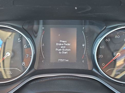 Used 2018 Jeep Compass Latitude w/ Safe & Security Group AWD/4WD image 11