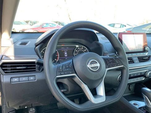 Used 2025 Nissan Altima 2.5 SV image 35