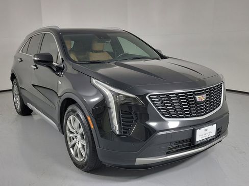 Used 2021 Cadillac XT4 Premium Luxury FWD image 1