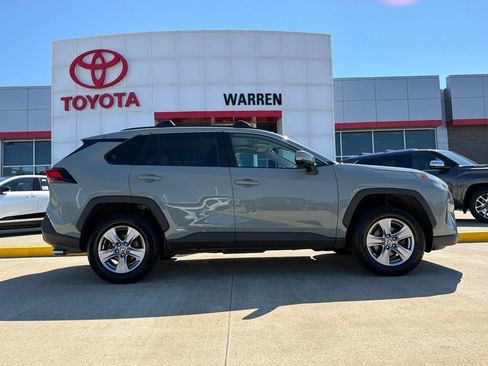 Used 2022 Toyota RAV4 XLE w/ Convenience Package AWD/4WD image 3