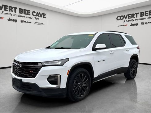 Used 2023 Chevrolet Traverse RS image 3