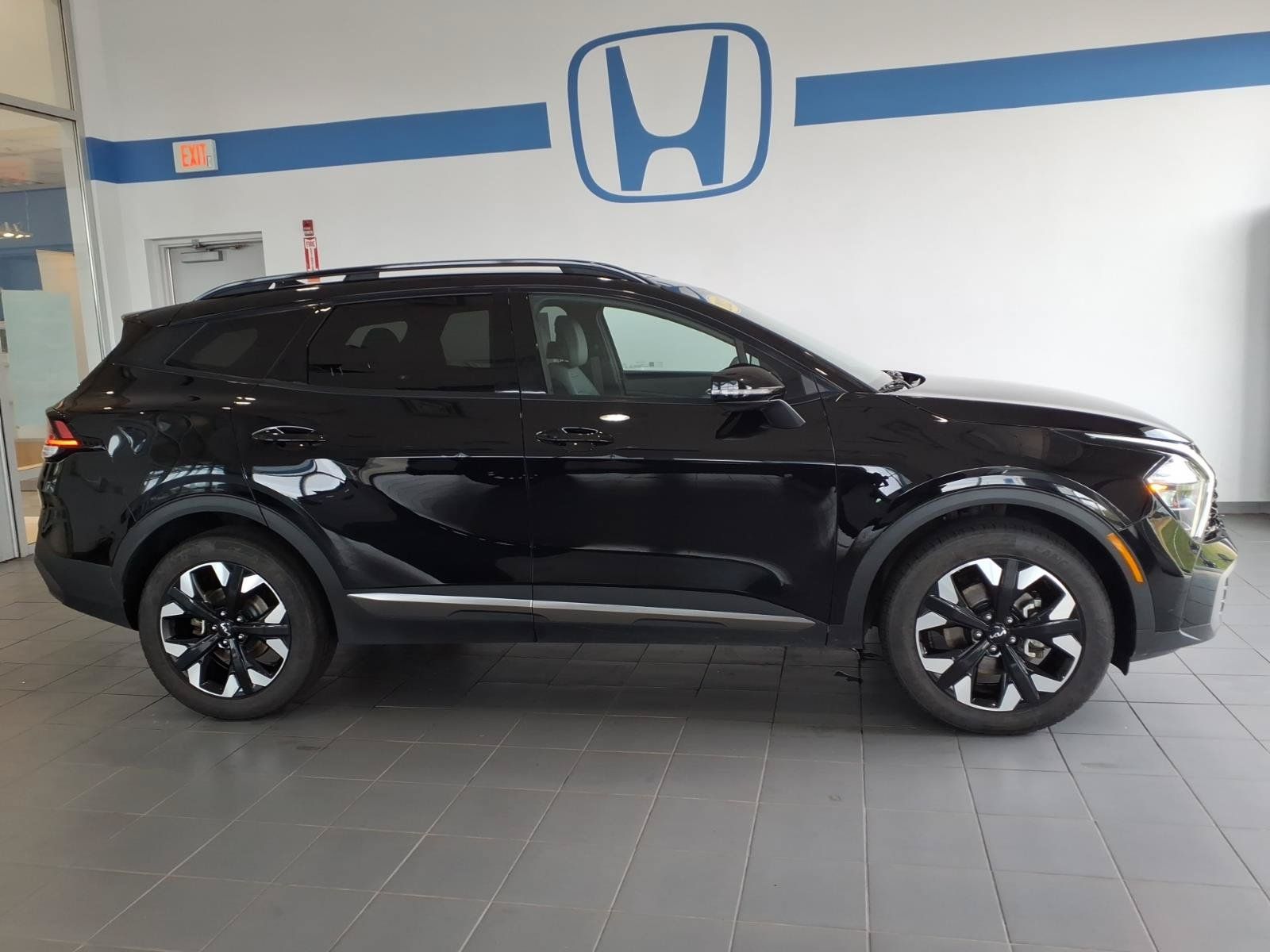 Used 2023 Kia Sportage X-Line w/ X-Line Premium Package AWD/4WD image 4