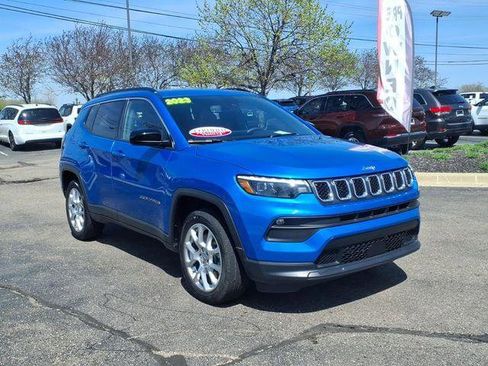 Certified 2023 Jeep Compass Latitude w/ Sun and Sound Group AWD/4WD image 3