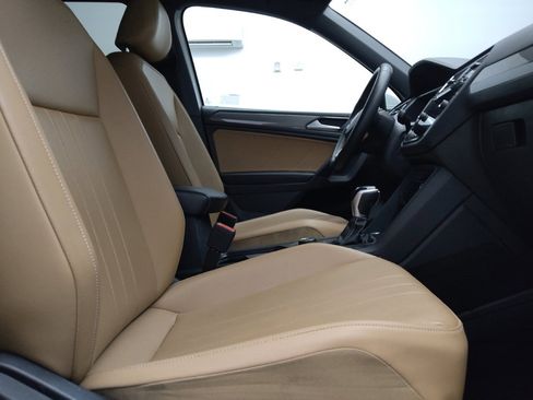 Used 2022 Volkswagen Tiguan SE AWD/4WD image 21