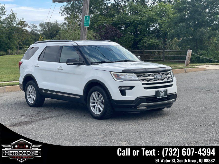 Used 2018 Ford Explorer XLT w/ Equipment Group 202A AWD/4WD image 13