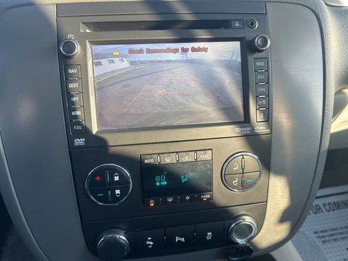 Used 2014 Chevrolet Suburban LT image 25