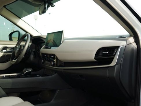 Used 2024 Nissan Rogue SL w/ SL Premium Package image 22