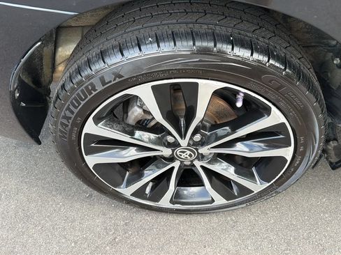 Used 2018 Toyota Corolla SE FWD image 19