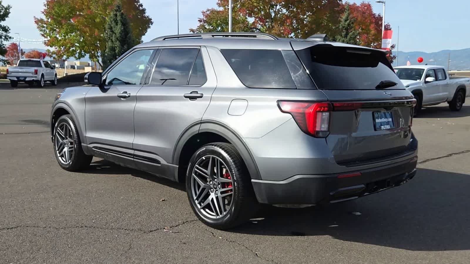 Used 2025 Ford Explorer ST-Line w/ ST-Line Street Pack AWD/4WD image 6