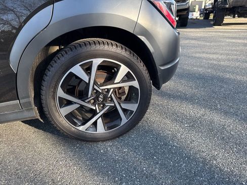 Used 2022 Hyundai Kona Limited image 9