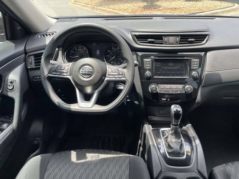 Used 2020 Nissan Rogue S FWD image 2