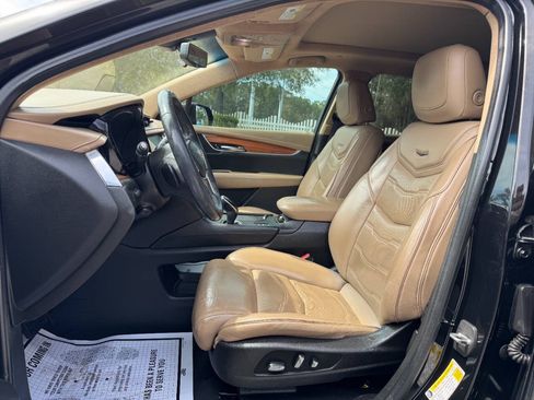 Used 2017 Cadillac XT5 Platinum AWD/4WD image 10