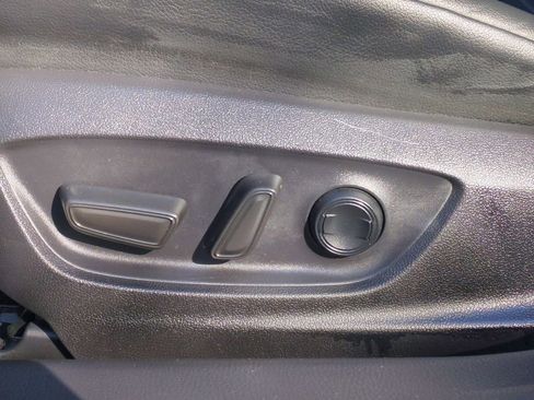 Certified 2019 Toyota Camry SE image 19