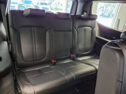 Used 2024 Jeep Wagoneer 2WD image 15