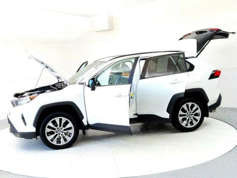 Used 2019 Toyota RAV4 Limited image 10