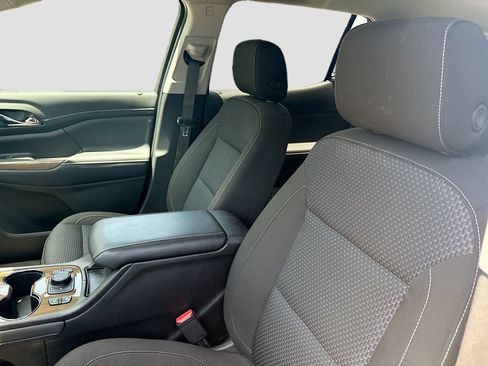 Used 2023 GMC Acadia SLE w/ Driver Convenience Package FWD image 22