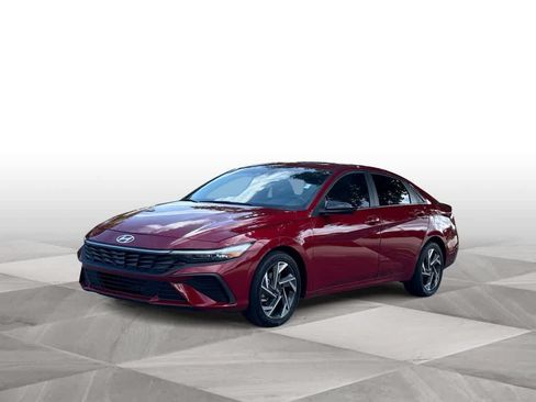 Used 2025 Hyundai Elantra Sport FWD image 4
