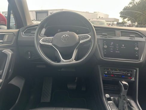 Certified 2023 Volkswagen Tiguan SE w/ Panoramic Sunroof Package image 47